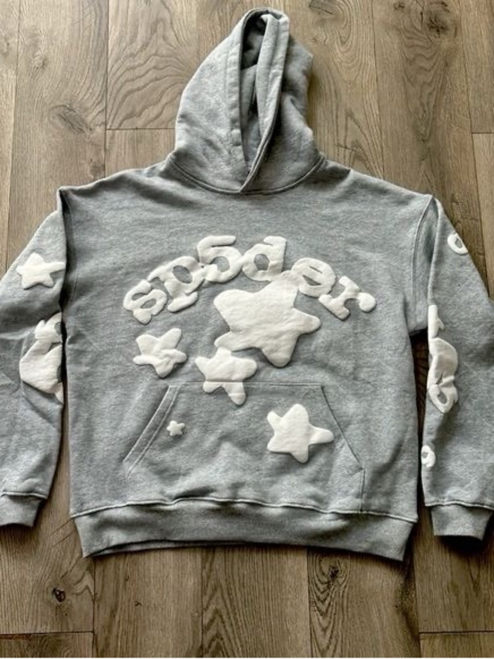 Gray Star Appliqué Pullover Hoodie